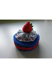 Koláčik so šľahačkou a jahôdkou - hračka do detskej kuchynky - Lovely Made Things (modrá/červená/biela)