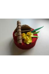 Kvietkový koláčik s trubičkou - hračka do detskej kuchynky - Lovely Made Things (červená/hnedá/žltá)